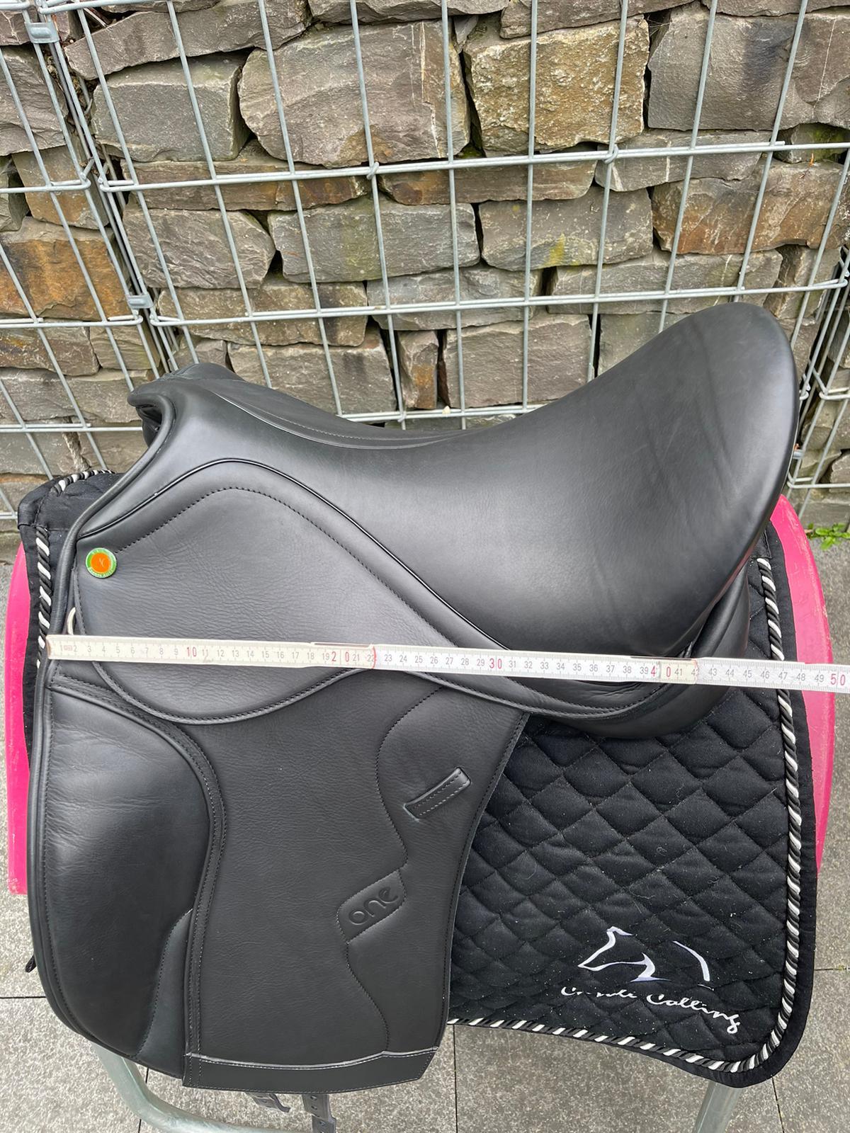 JC One Dressursattel 17,5, Keilkissen [NEU] - Pferdesattel Shop
