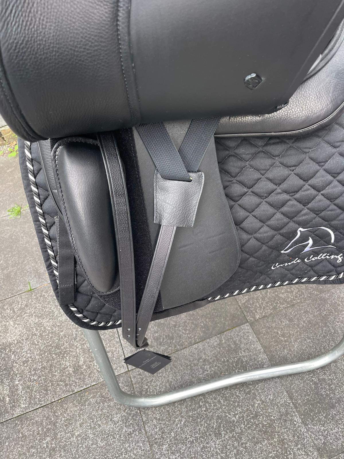 Sommer Passion 17,5" Kroko Lack schwarz Dressursattel [NEU], Pferdesattel Shop