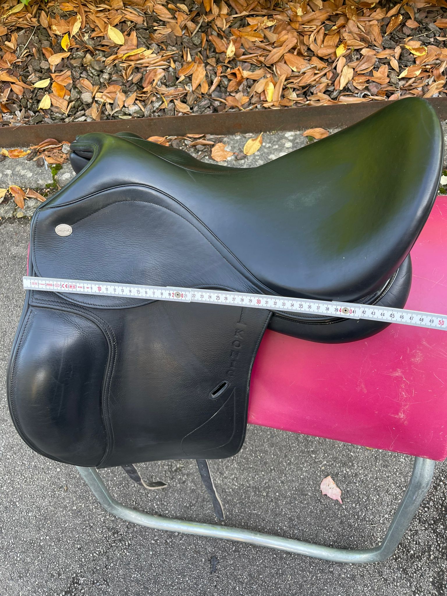 Ikonic Evolution  17,5" schwarz Dressursattel, Pferdesattel Shop