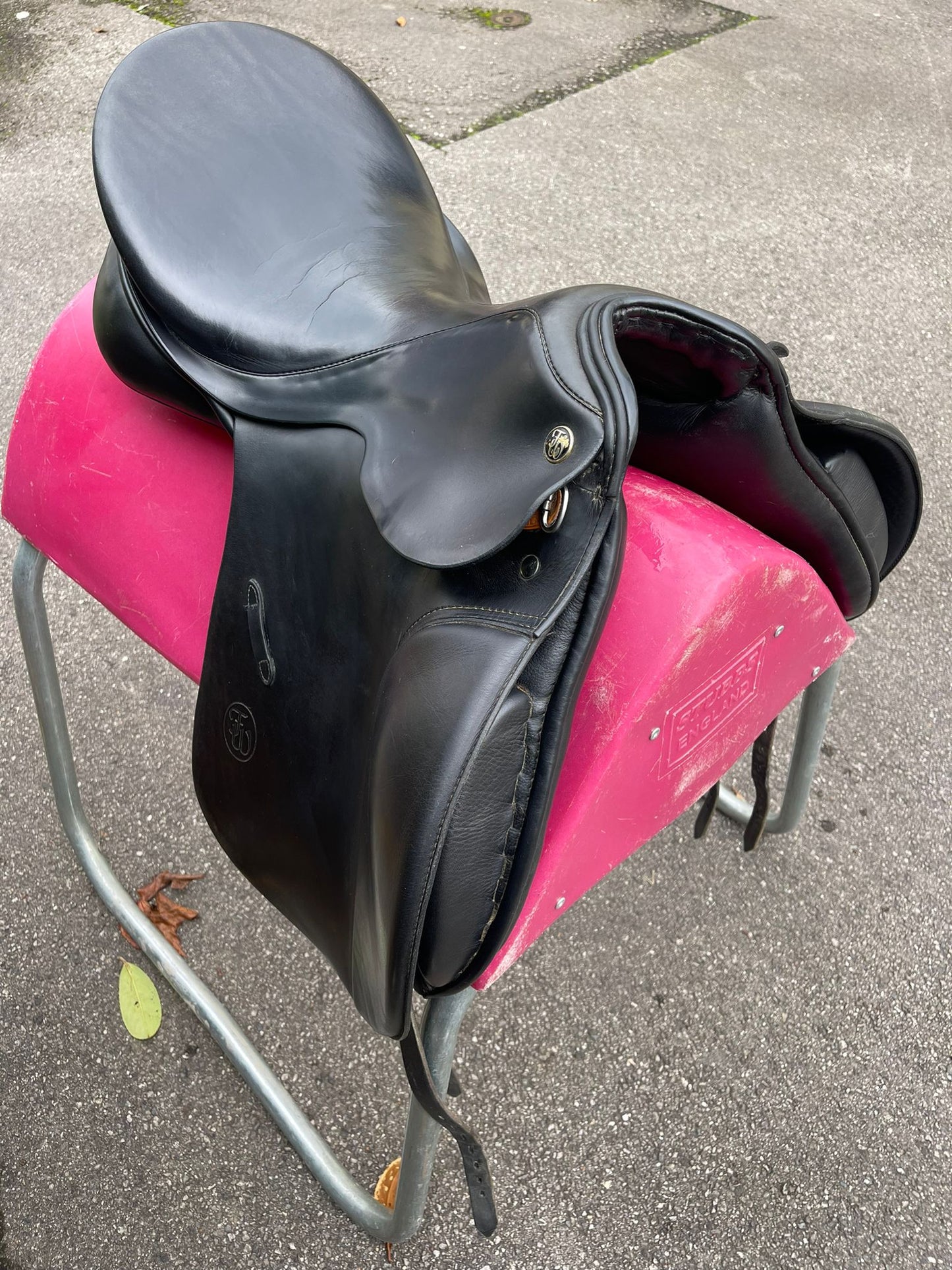 Ferdi Weischenberg 18,5" schwarz Dressursattel, Pferdesattel Shop