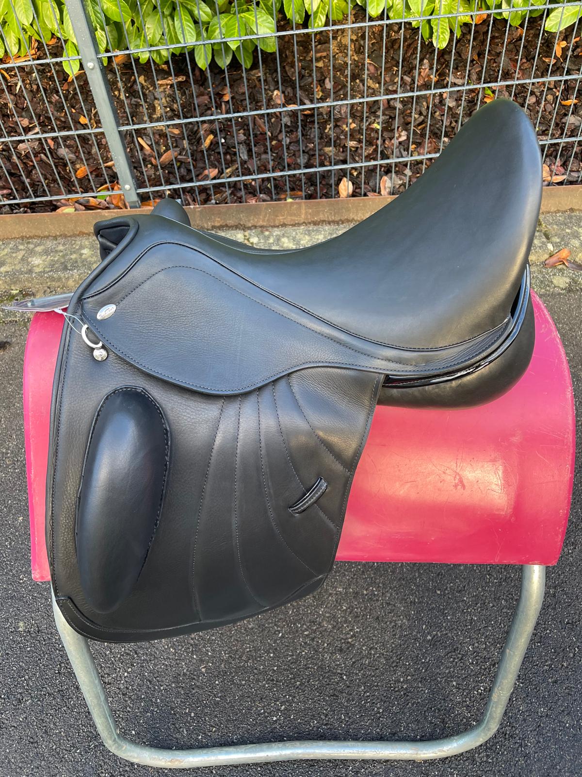 Kentaur Rhodé 17,5" schwarz Lack Dressursattel  [NEU], Pferdesattel Shop