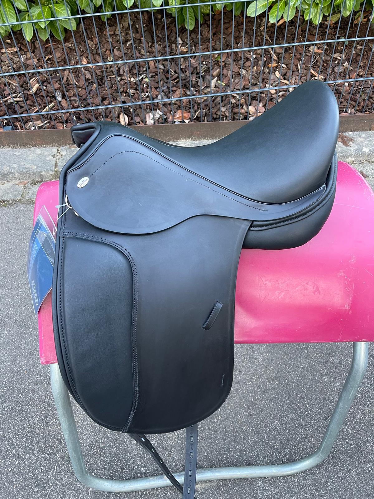 Kentaur Ithaka Junior 16,5" schwarz Dressursattel  [NEU], Pferdesattel Shop