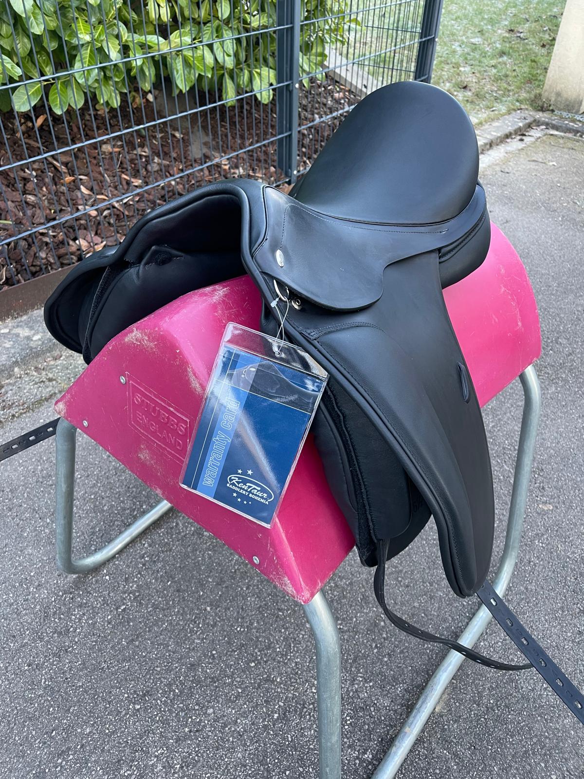 Kentaur Ithaka Junior 16,5" schwarz Dressursattel  [NEU], Pferdesattel Shop