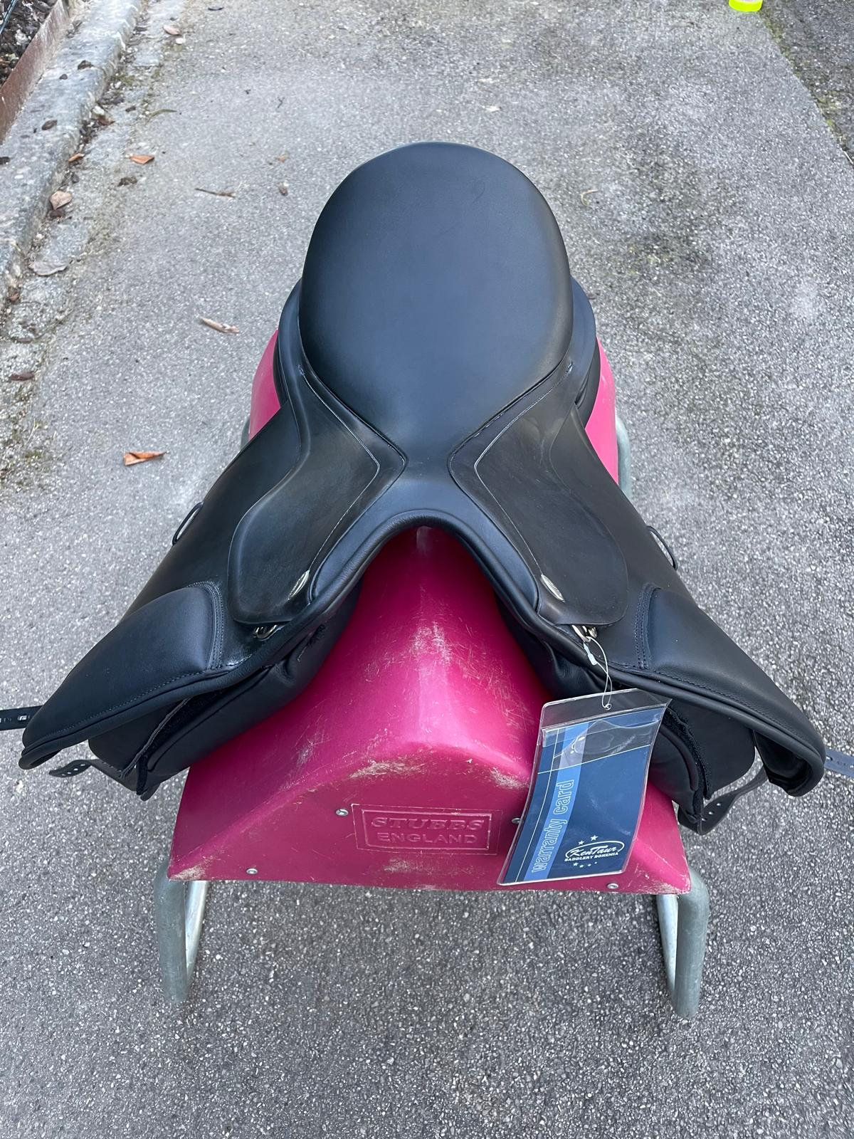 Kentaur Ithaka Junior 16,5" schwarz Dressursattel  [NEU], Pferdesattel Shop