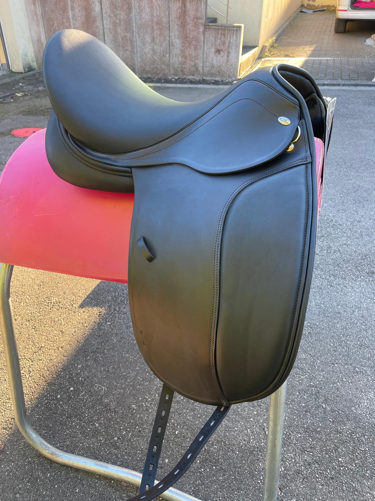 Kentaur Ithaka 17,5" schwarz Dressursattel  [NEU], Pferdesattel Shop