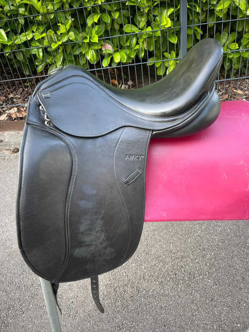 Anky Dressursattel schwarz 17"