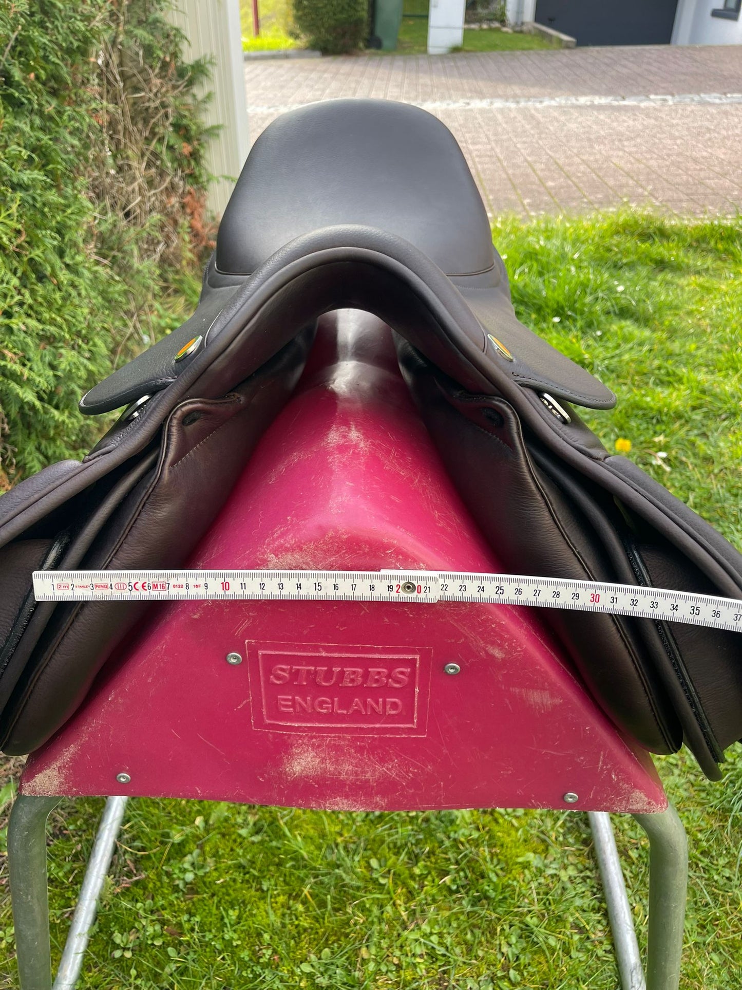 Jorge Canaves One 17,5" Dunkelbrauner Springsattel [NEU], Pferdesattel Shop