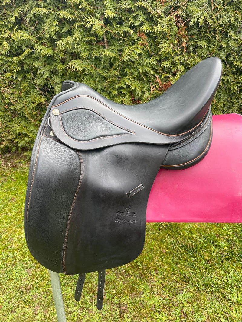 Sommer Diplomat DS  17,5" schwarz, Keder/Nähte Cognac Dressursattel