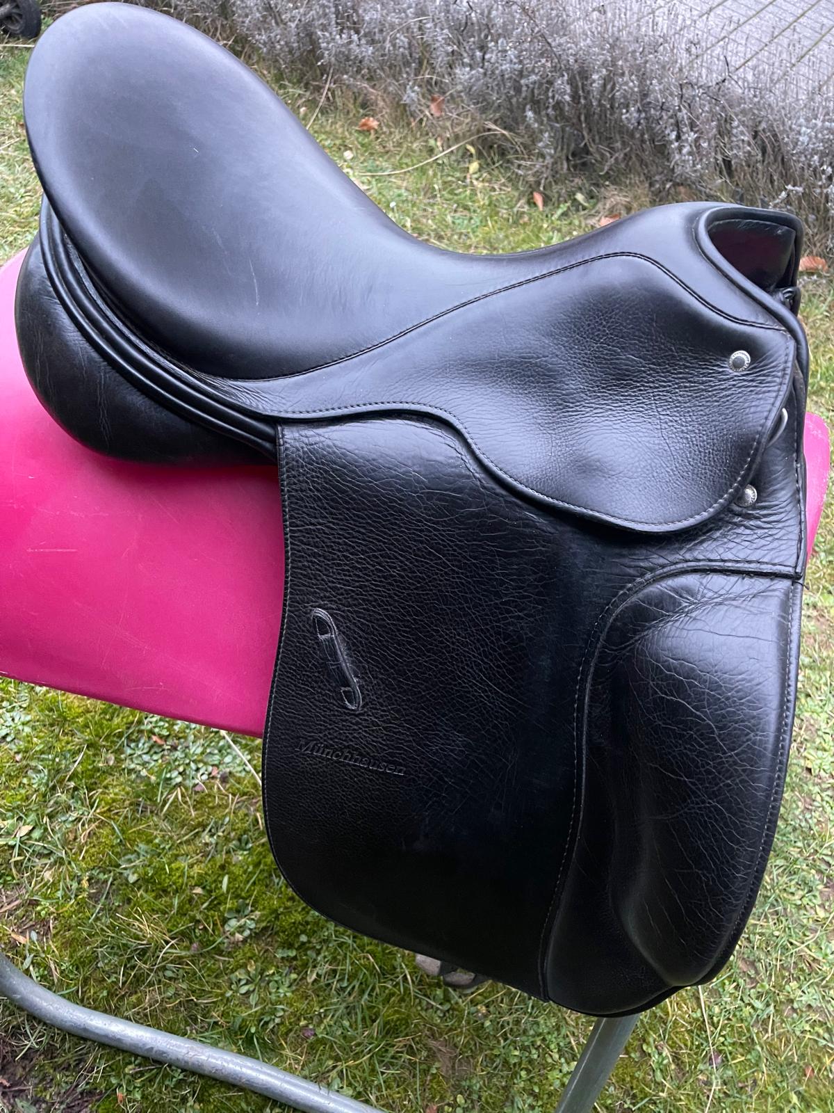 Passier Caprilli Münchhausen 17,5" schwarz Dressursattel, Pferdesattel Shop