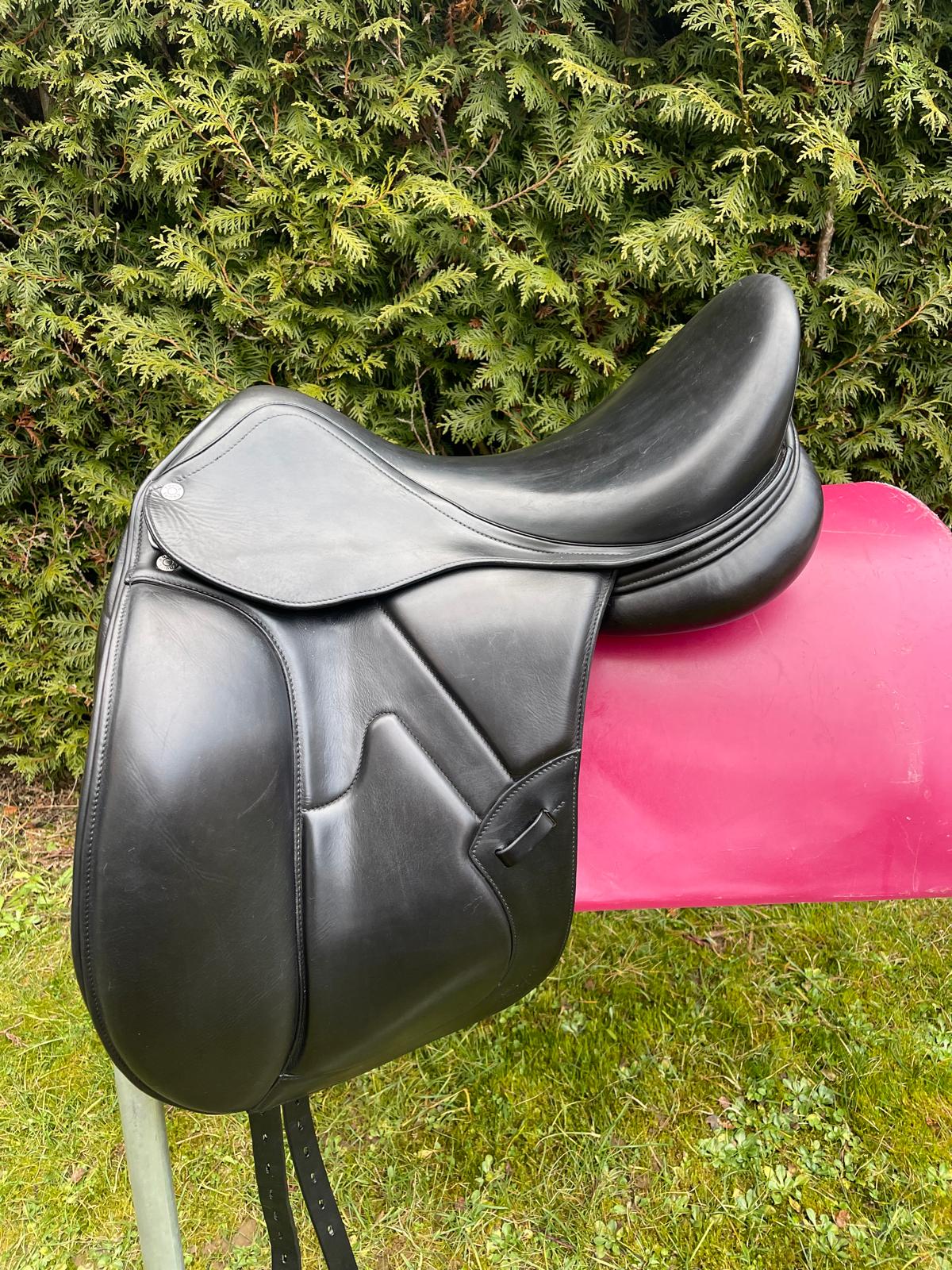 Selleria Equipe DR Bocelli Monoblatt 17,5" Dressursattel, Pferdesattel Shop