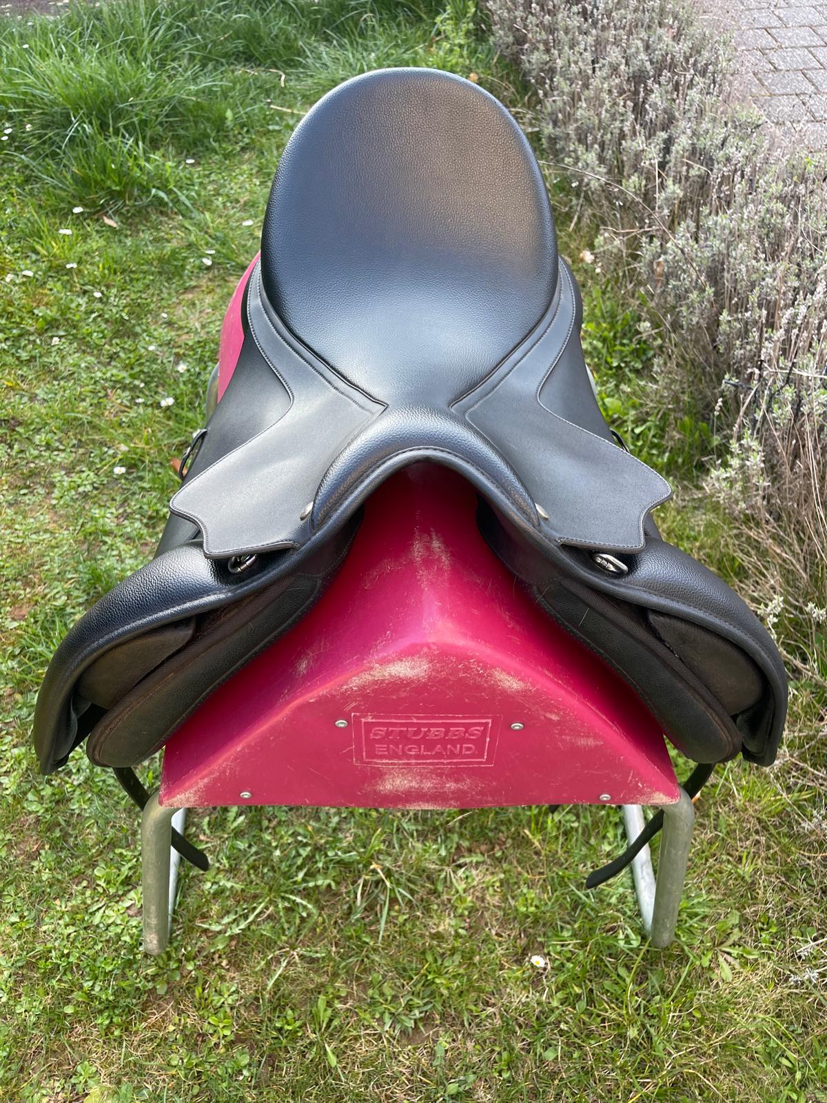 Wintec 500  HART 17,5" schwarz Dressursattel, Pferdesattel Shop