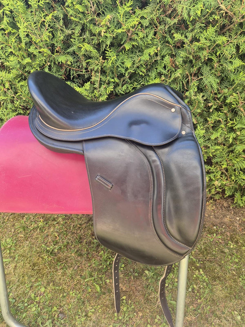 Sattelglück Florestan ll 17,5" schwarz Dressursattel