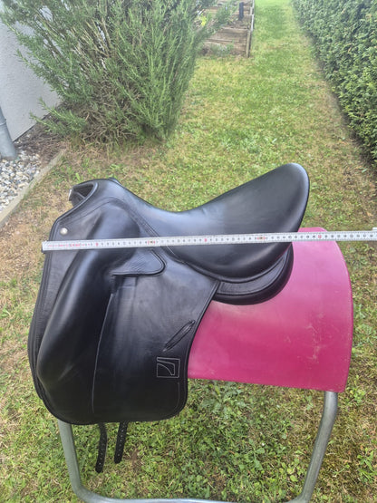 Childeric DPL 17,5" Schwarz Dressursattel, Pferdesattel Shop
