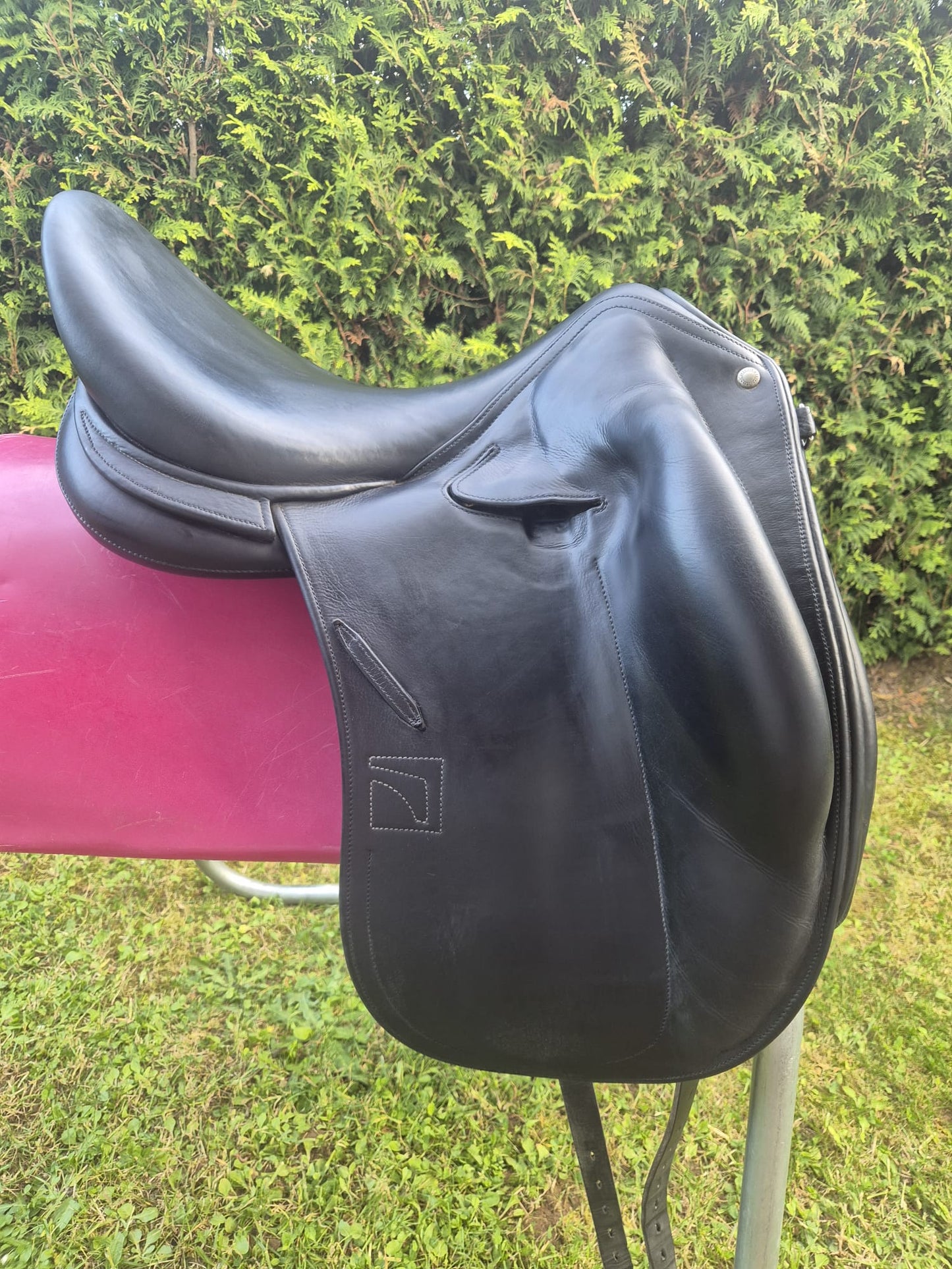 Childeric DPL 17,5" Schwarz Dressursattel, Pferdesattel Shop