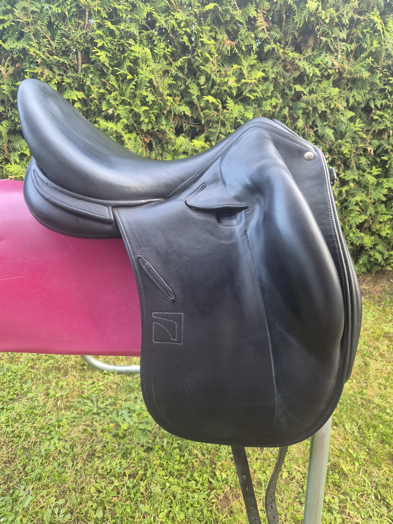 Childeric DPL 17,5" Schwarz Dressursattel, Pferdesattel Shop