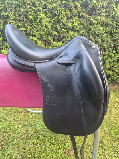 Childeric DPL 17,5" Schwarz Dressursattel, Pferdesattel Shop