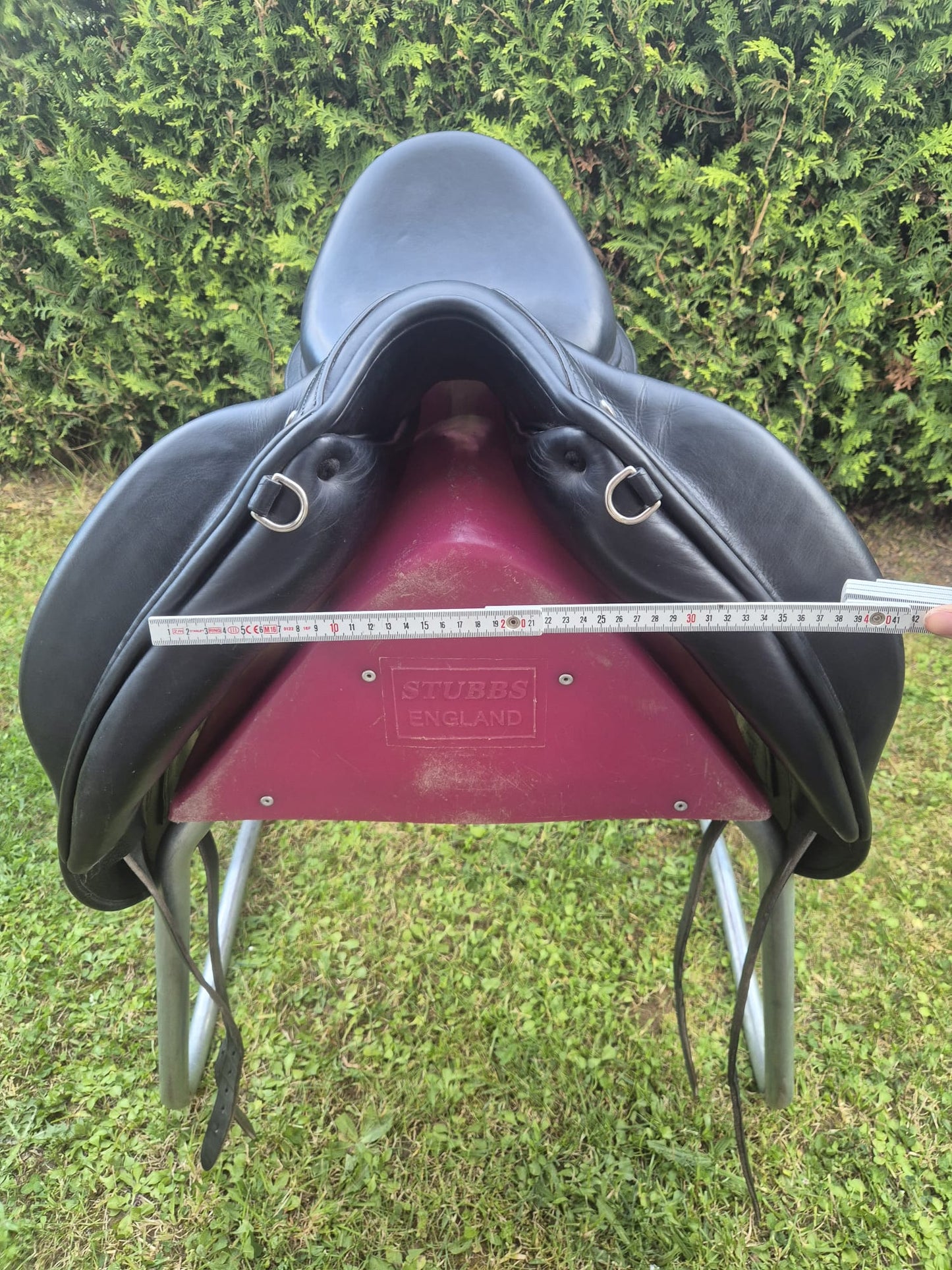 Childeric DPL 17,5" Schwarz Dressursattel, Pferdesattel Shop