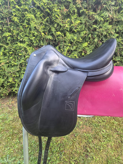Childeric DPL 17,5" Schwarz Dressursattel, Pferdesattel Shop