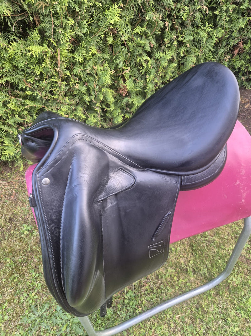 Childeric DPL 17,5" Schwarz Dressursattel