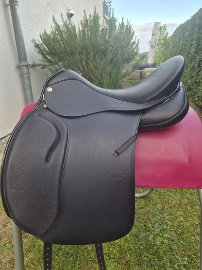 Sommer Opus Dressur Rahmen und Schnur Lack 18" schwarz [NEU], Pferdesattel Shop