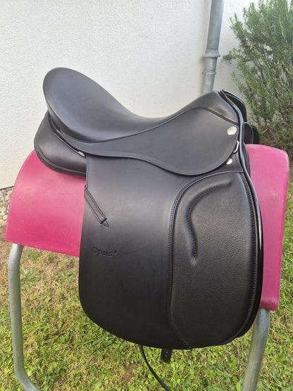 Sommer Opus Dressur Rahmen und Schnur Lack 18" schwarz [NEU], Pferdesattel Shop