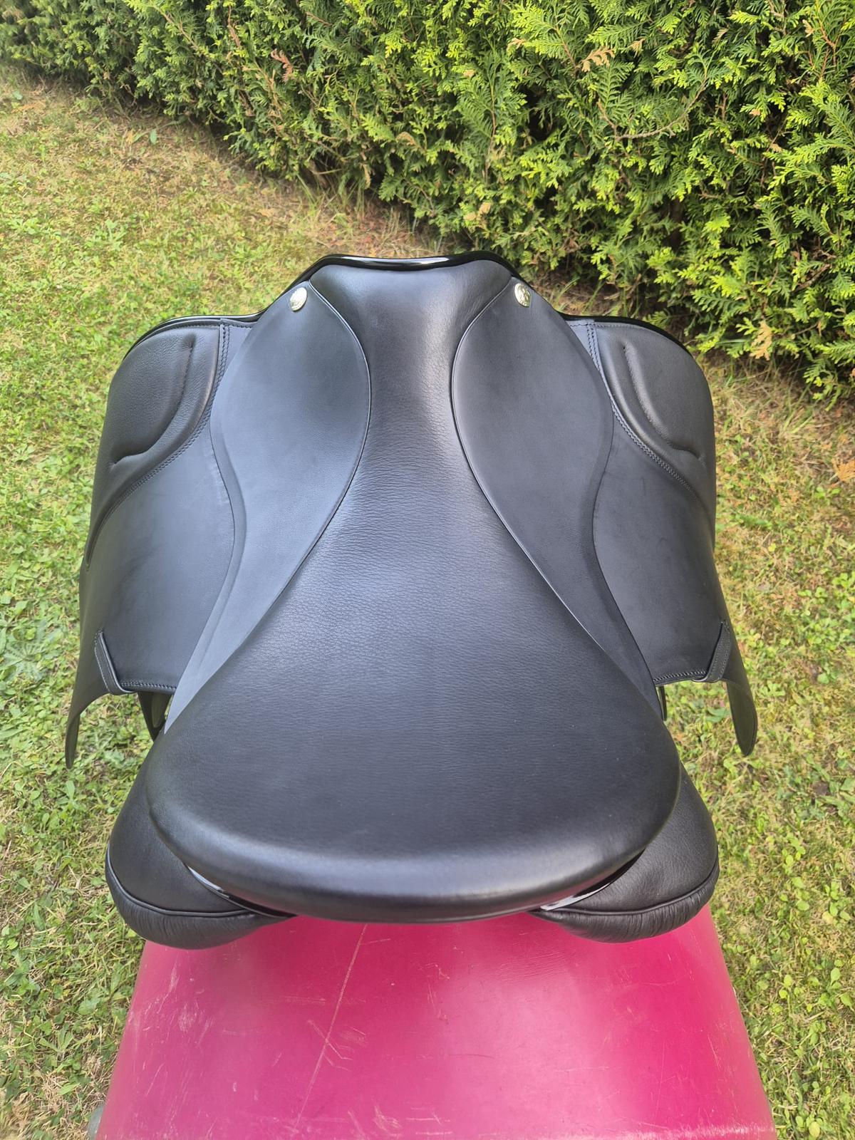 Sommer Opus Dressur Rahmen und Schnur Lack 18" schwarz [NEU], Pferdesattel Shop