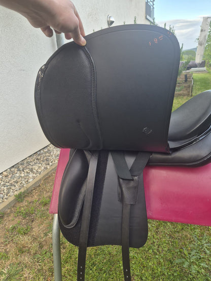 Sommer Opus Dressur Rahmen und Schnur Lack 18" schwarz [NEU], Pferdesattel Shop