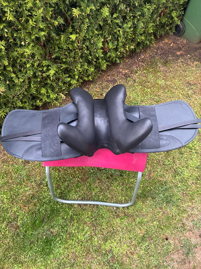 Sommer Novalis  "Lack"  17,5" schwarz [NEU] Pferdesattel Shop