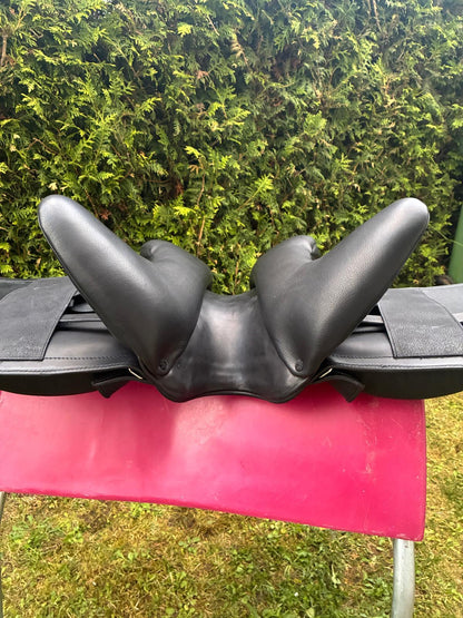 Sommer Novalis  "Lack"  17,5" schwarz [NEU] Pferdesattel Shop