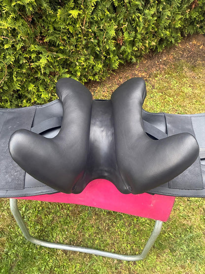 Sommer Novalis  "Lack"  17,5" schwarz [NEU] Pferdesattel Shop