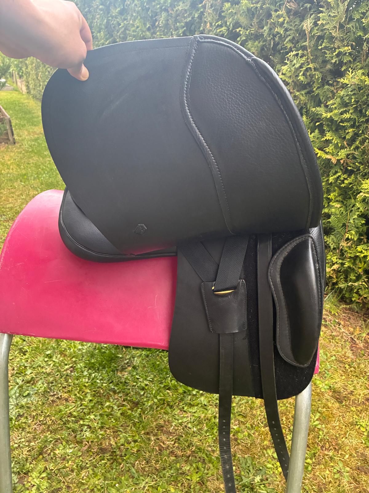 Sommer Passion DS Halbmond "Galaxy 608" schwarz 17,5" Pferdesattel Shop