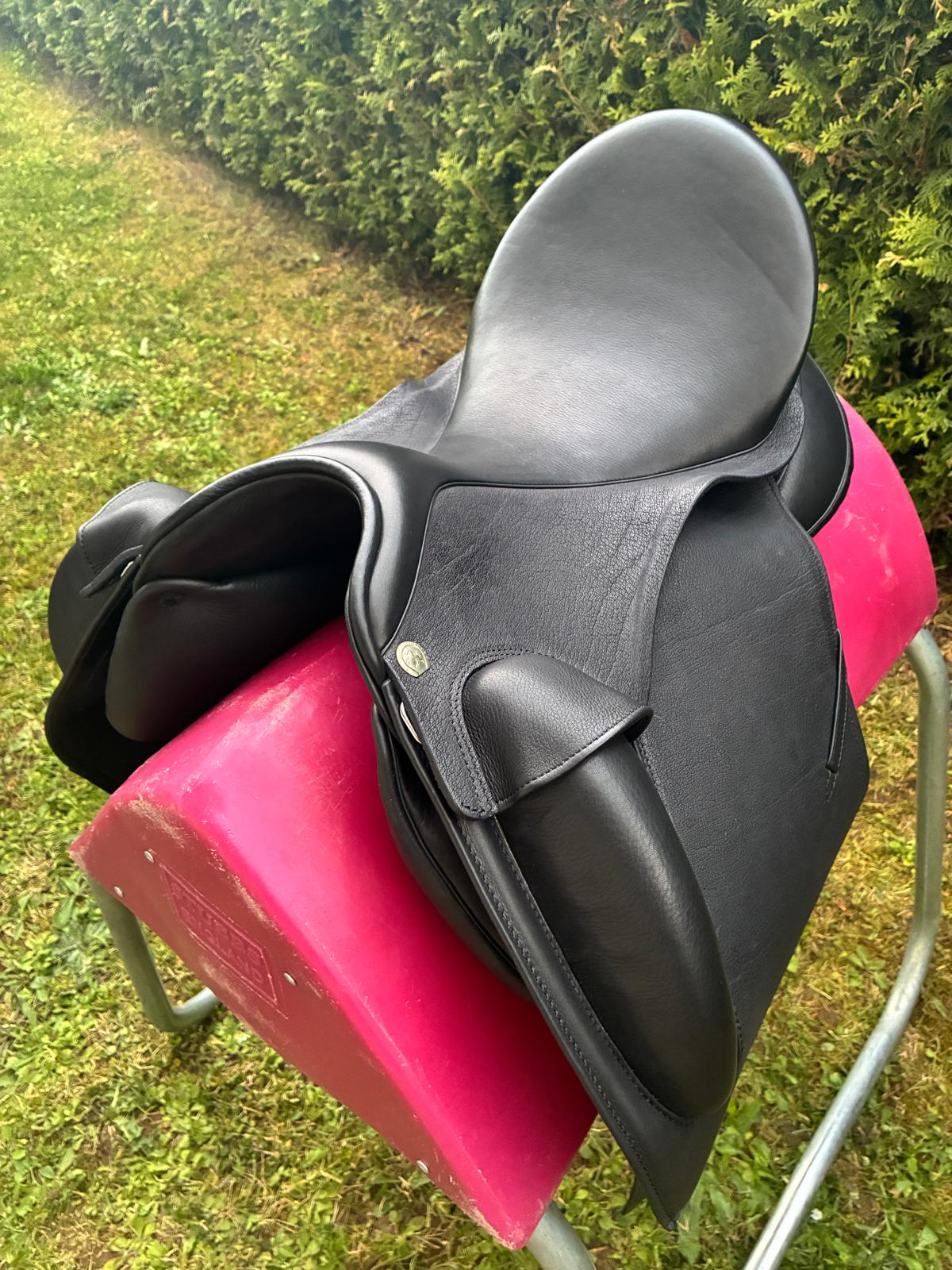 Sommer Novalis  "Kroko Lack"  17,5" schwarz [NEU],Pferdesattel Shop