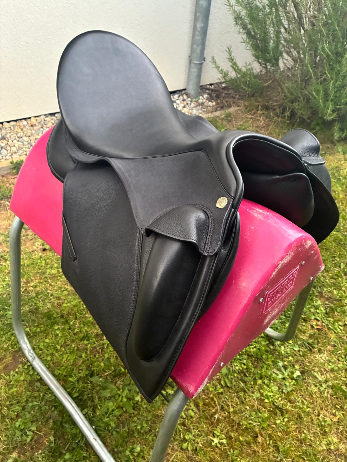 Sommer Novalis  "Kroko Lack"  17,5" schwarz [NEU],Pferdesattel Shop