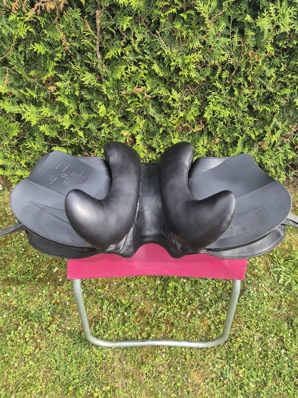 Sommer Minos Dressursattel 17,5" schwarz, Pferdesattel Shop