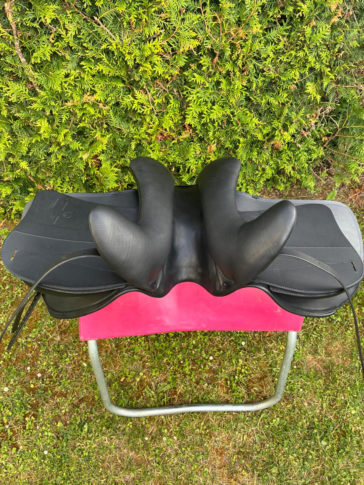 Sommer Opus Dressur 17,5" Performance Kissen schwarz [NEU], Pferdesattel Shop