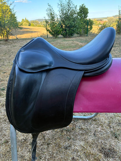 Childeric DSG 17,5" Schwarz Dressursattel, Pferdesattel Shop