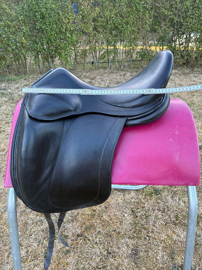 Childeric DSG 17,5" Schwarz Dressursattel, Pferdesattel Shop
