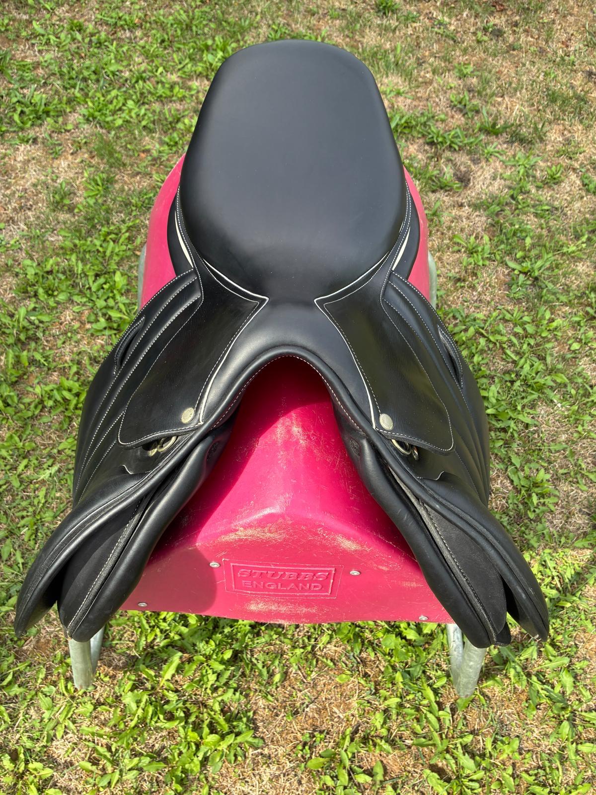 Butet Vielseitigkeitsattel  18" schwarz, Pferdesattel Shop