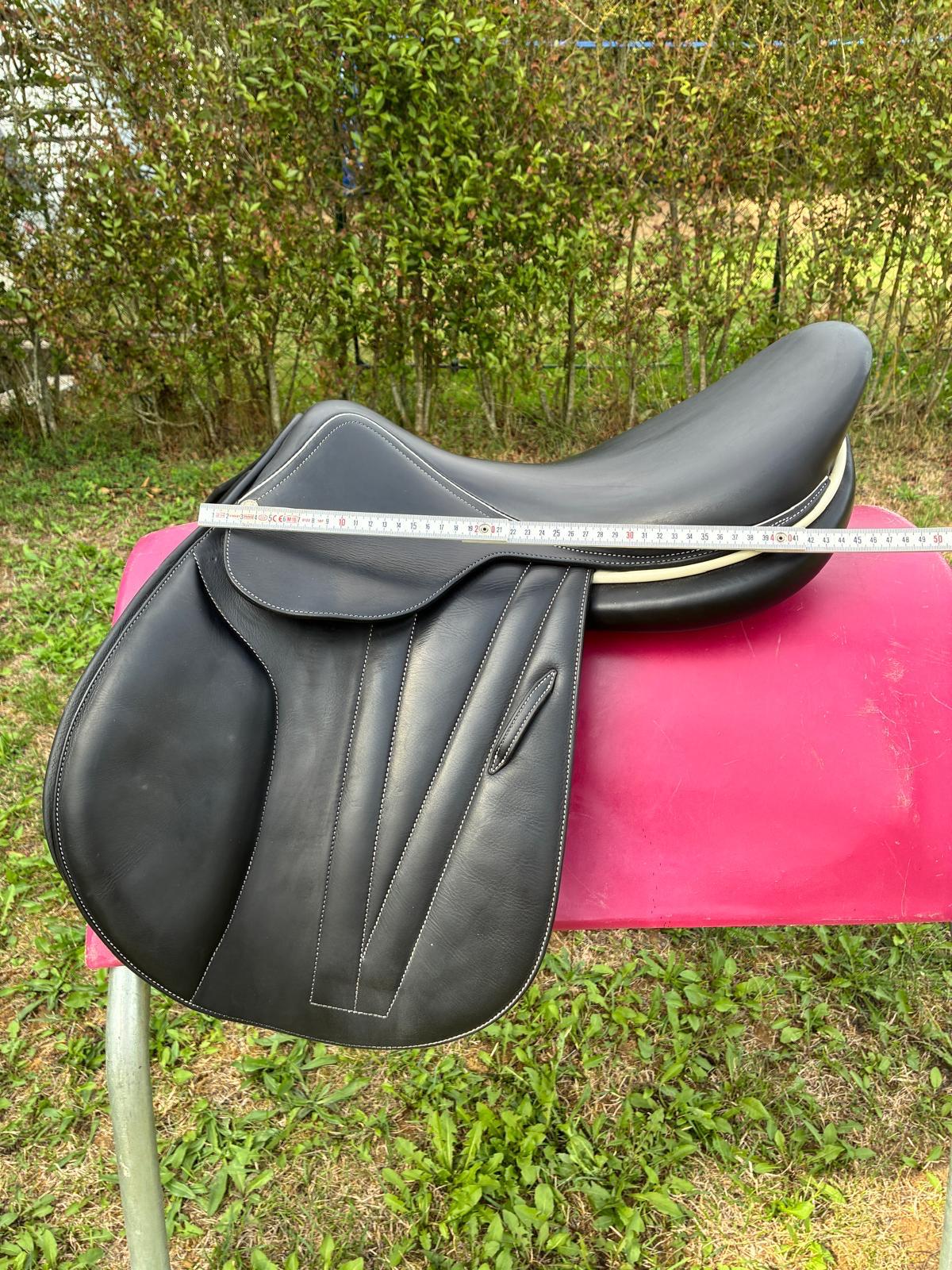 Butet Vielseitigkeitsattel  18" schwarz, Pferdesattel Shop