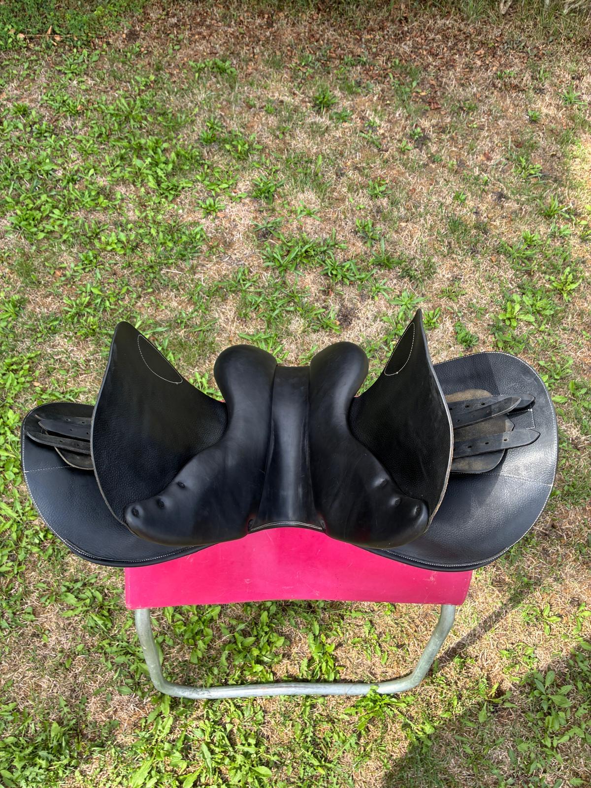 Butet Vielseitigkeitsattel  18" schwarz, Pferdesattel Shop
