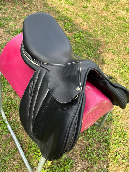 Butet Vielseitigkeitsattel  18" schwarz, Pferdesattel Shop