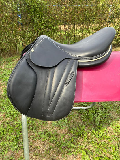 Butet Vielseitigkeitsattel  18" schwarz, Pferdesattel Shop