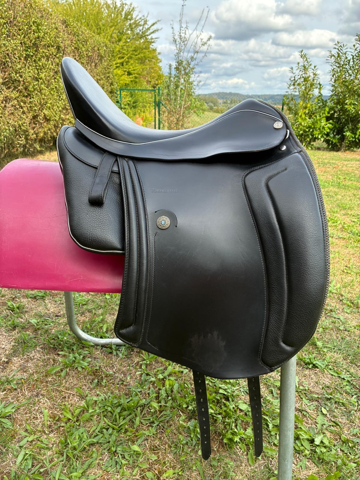 Iberosattel Cordoba 18,5" Dressursattel schwarz, Pferdesattel Shop