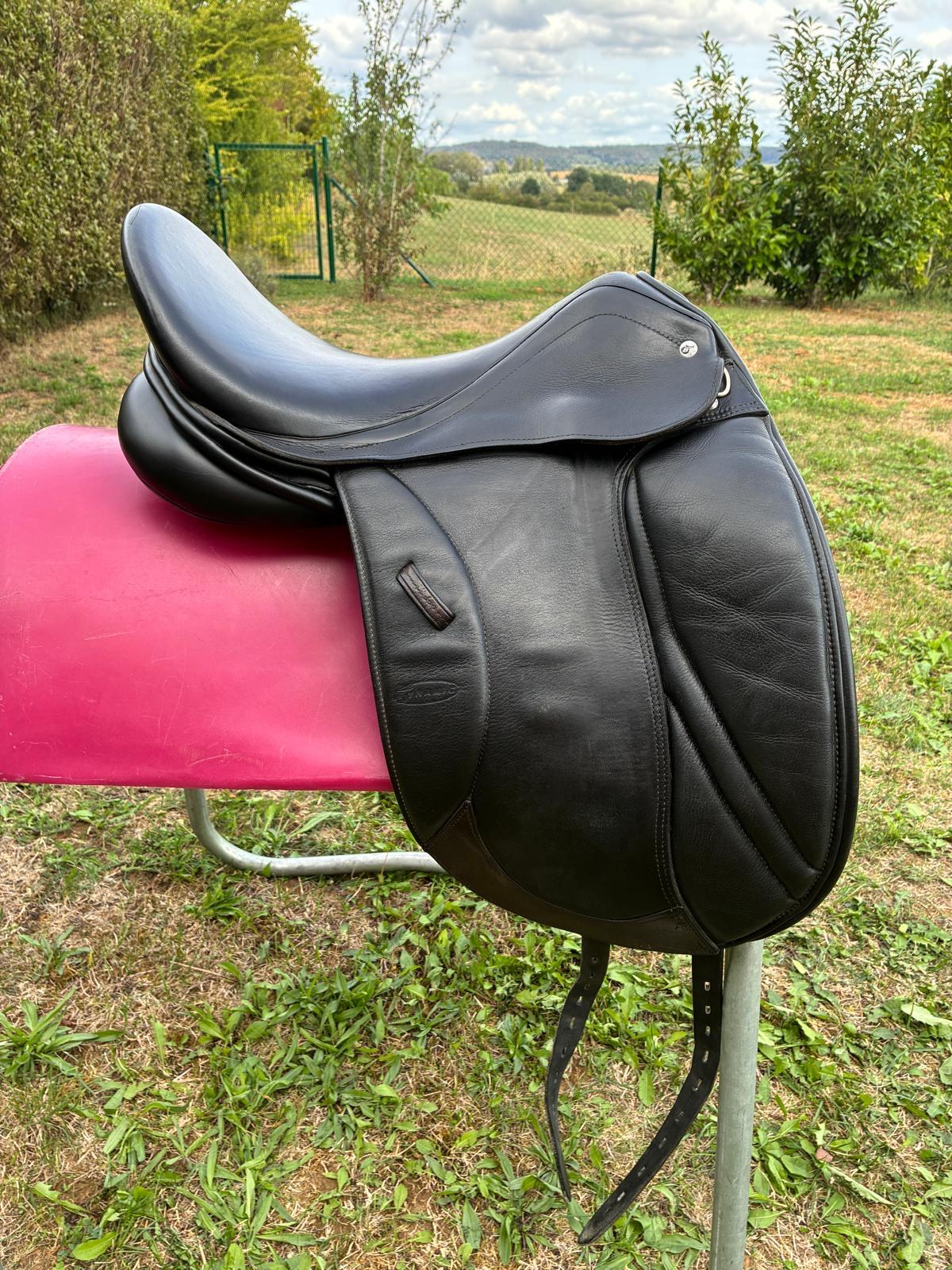 Bynamic AA Anti Athropie Dressursattel 17,5" schwarz, Pferdesattel Shop