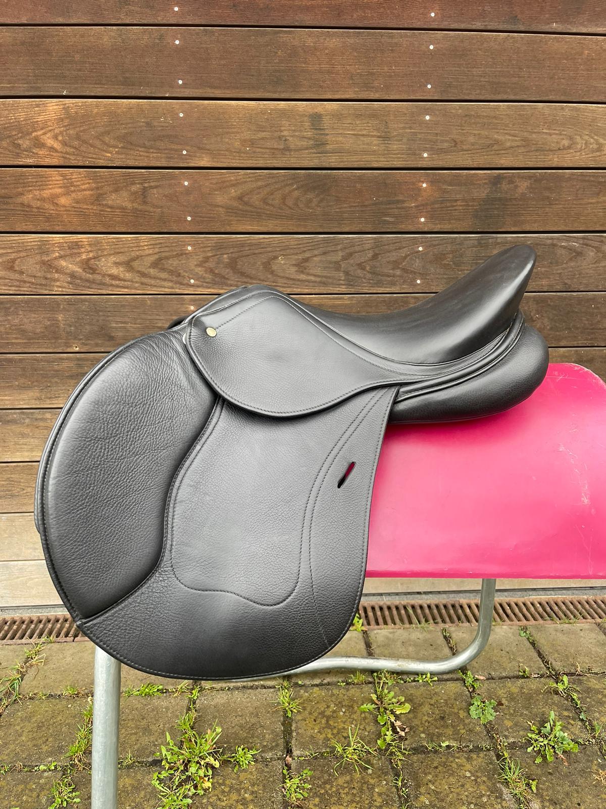 Schleese Jive 17" schwarz Springsattel - Pferdesattel Shop