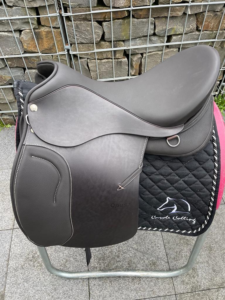 Sommer Opus Dressur 18" Mocca [NEU] - Pferdesattel Shop