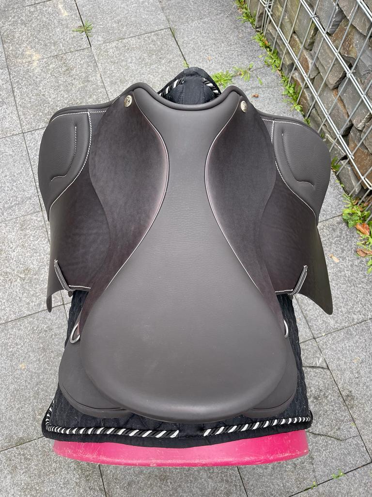 Sommer Opus Dressur 18" Mocca [NEU] - Pferdesattel Shop