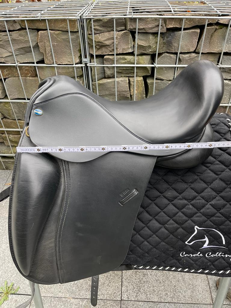 Euroriding Titan 17,5" Schwarzer Dressursattel - Pferdesattel Shop