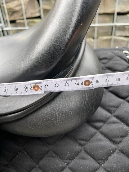 Euroriding Titan 17,5" Schwarzer Dressursattel - Pferdesattel Shop