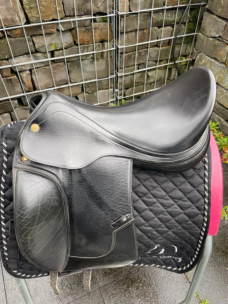 Prestige Leonardo 18" Dressursattel schwarz